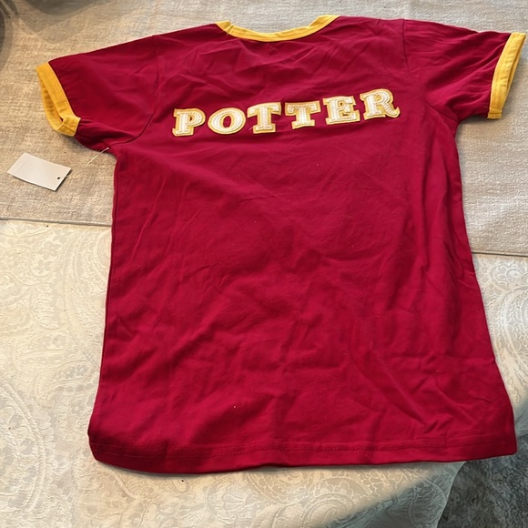 NWT Universal Studio Harry Potter T-Shirt Gryffindor XS - Picture 4 of 4